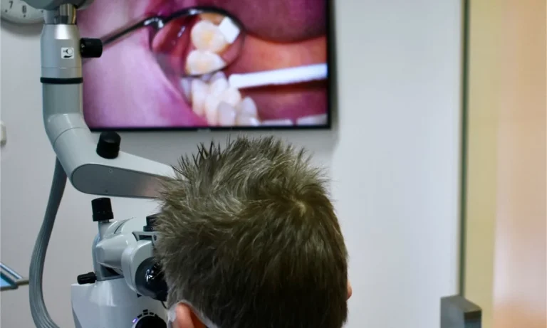 Leistung Behandlung unter dem Mikroskop Leistung Behandlung unter dem Mikroskop